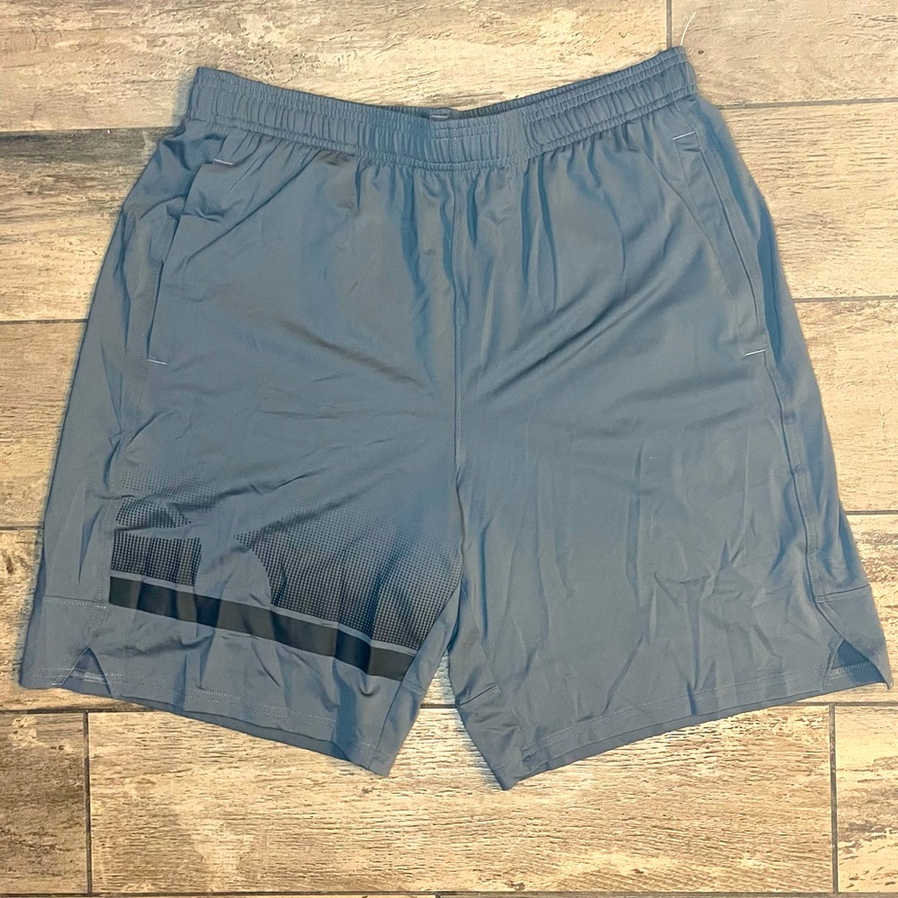 New Men's Large Under Armour Gray 9” Athletic Shorts